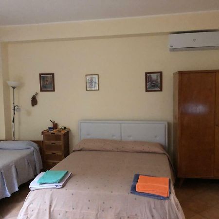 Cozy Apartment By The Sea Acireale Exterior foto